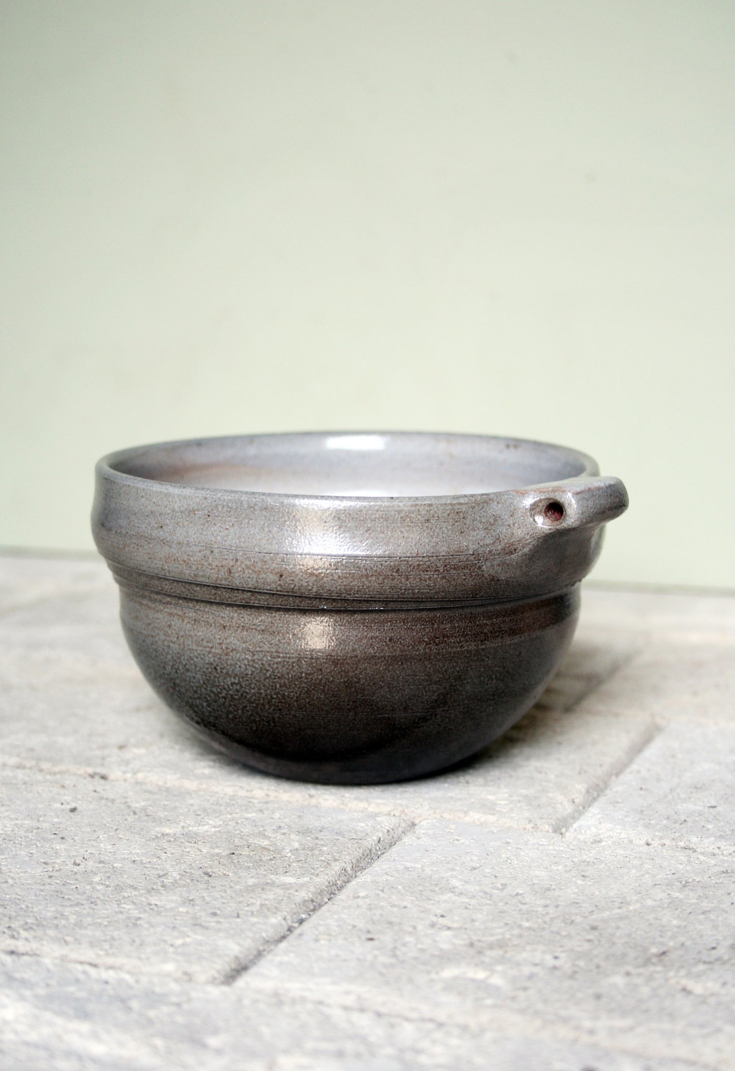 Lugged bowl