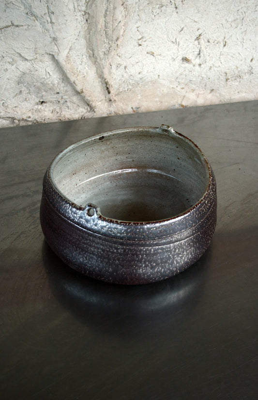 Asymmetric dish with lugs