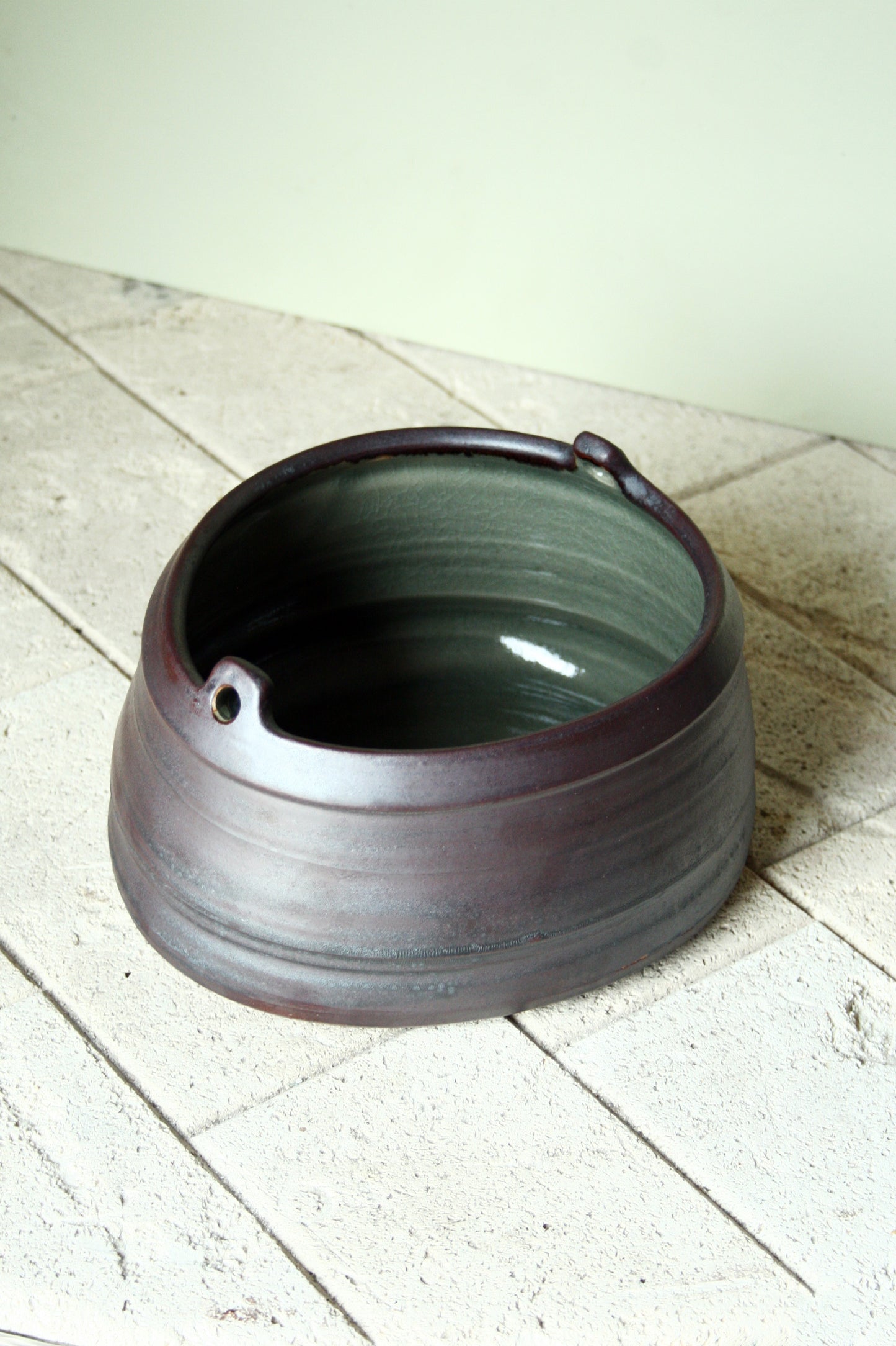 Asymmetric dish