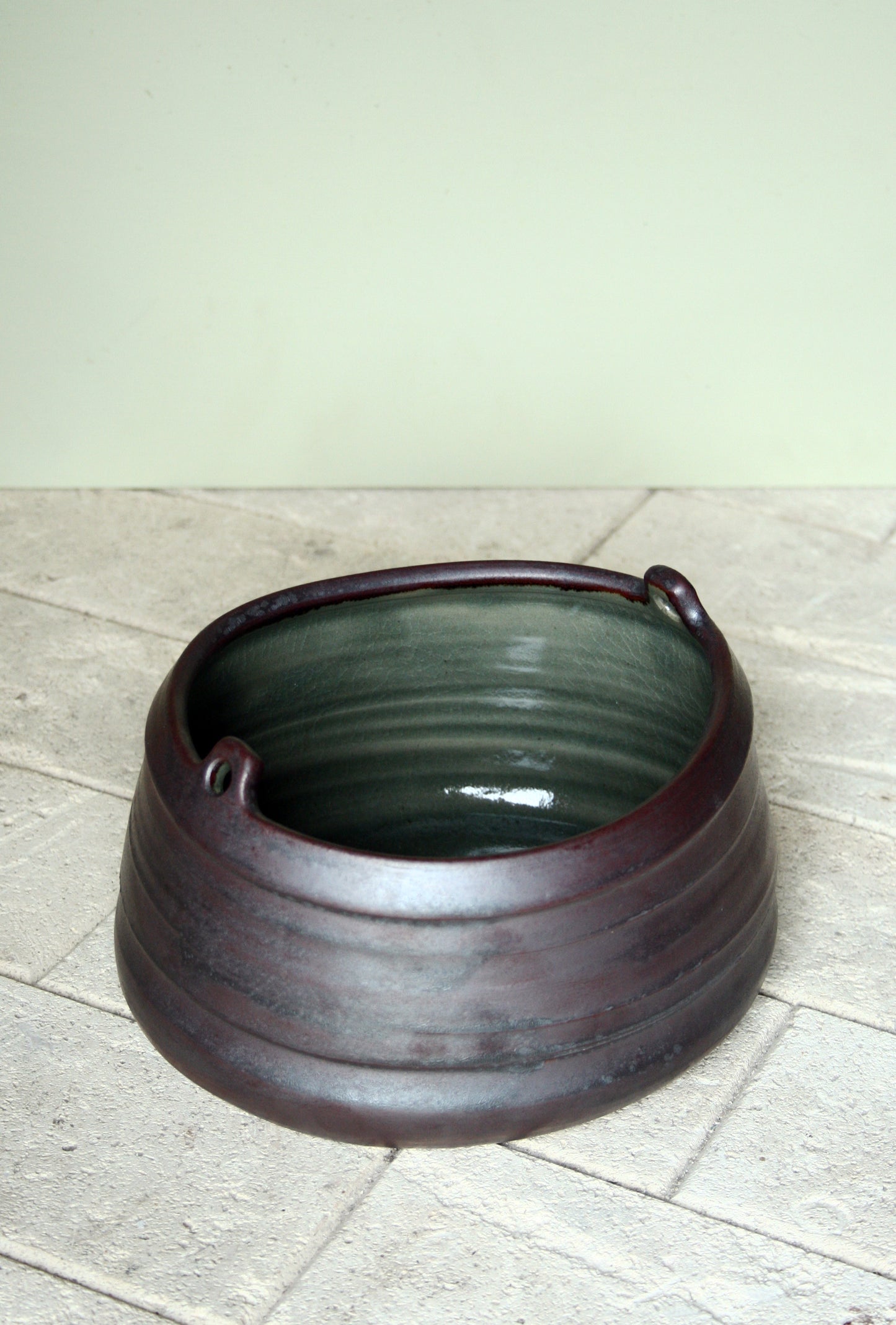 Asymmetric dish