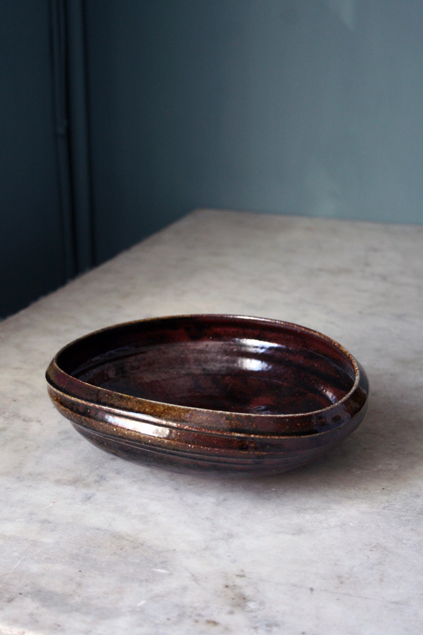 Asymmetric bowl