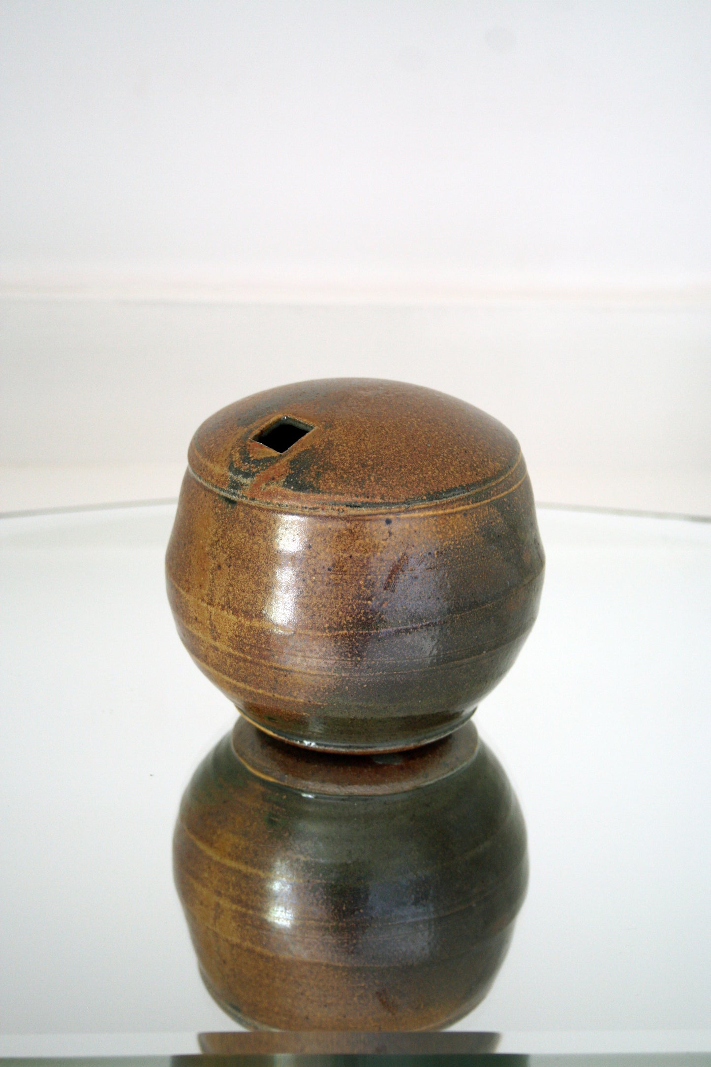 Enclosed vase with square opening