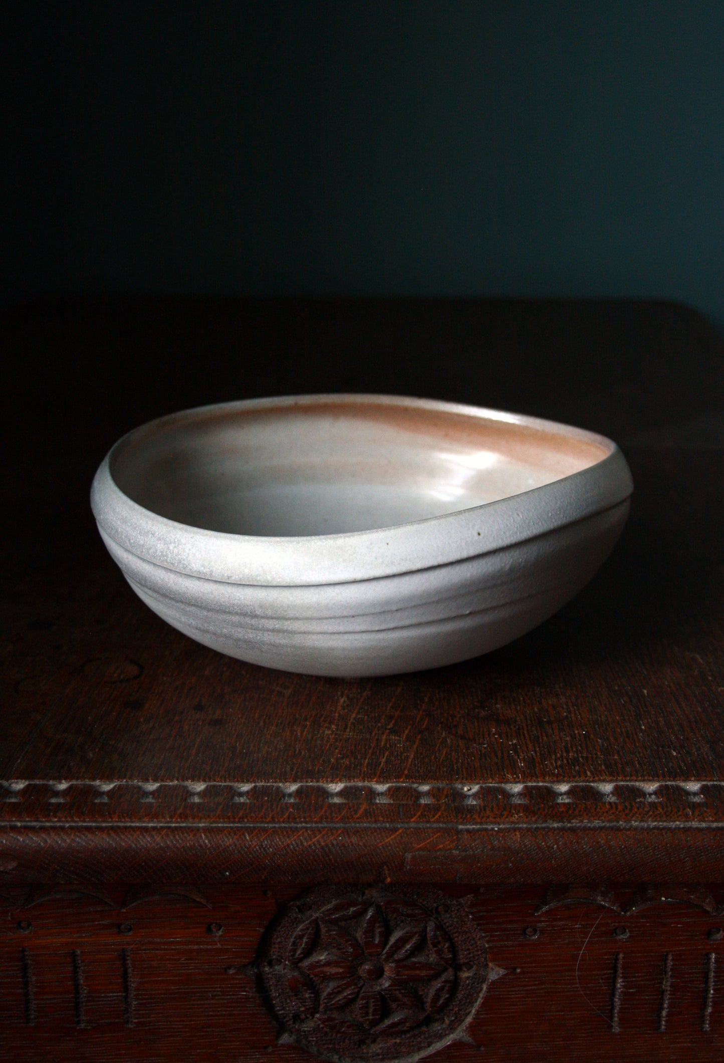 Asymmetric bowl