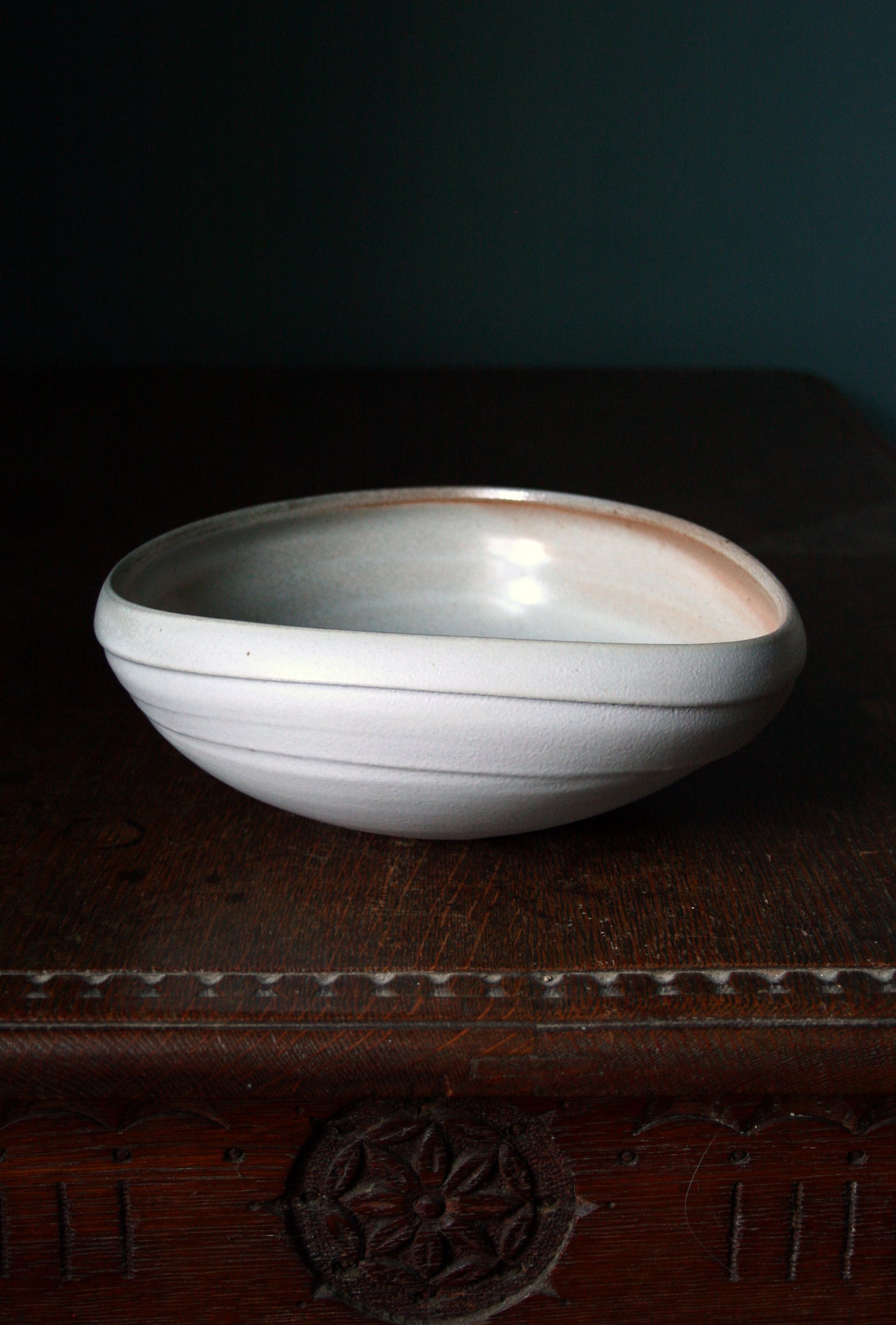Asymmetric bowl