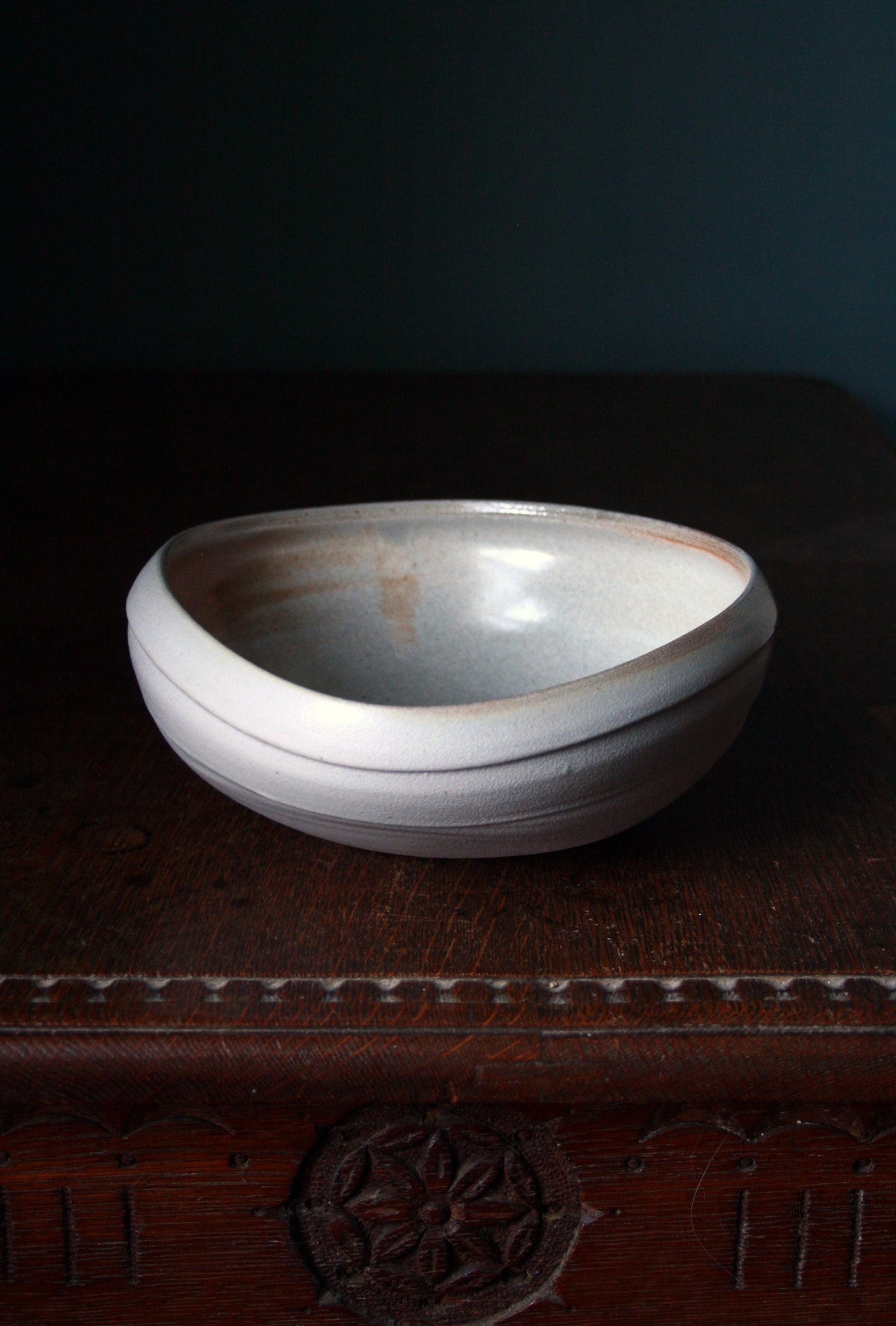 Asymmetric bowl