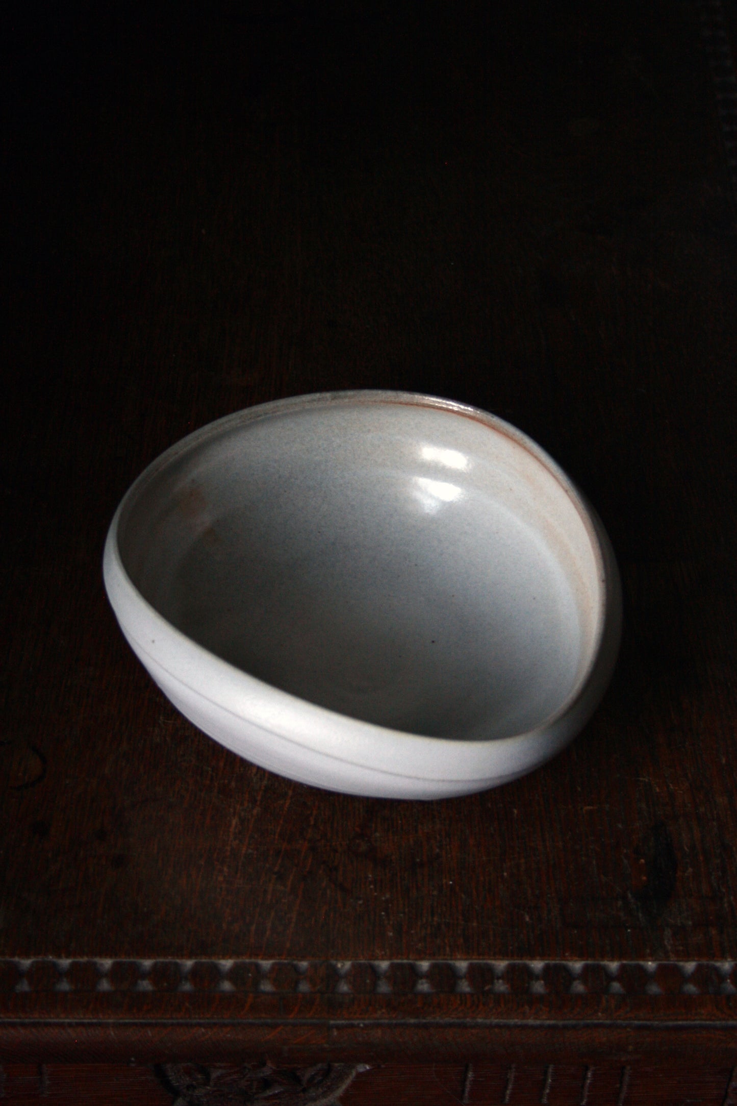 Asymmetric bowl