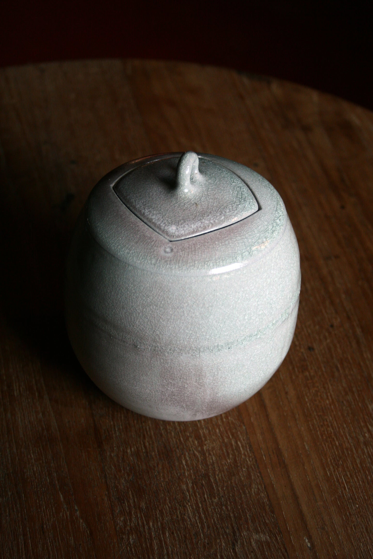 Enclosed form jar