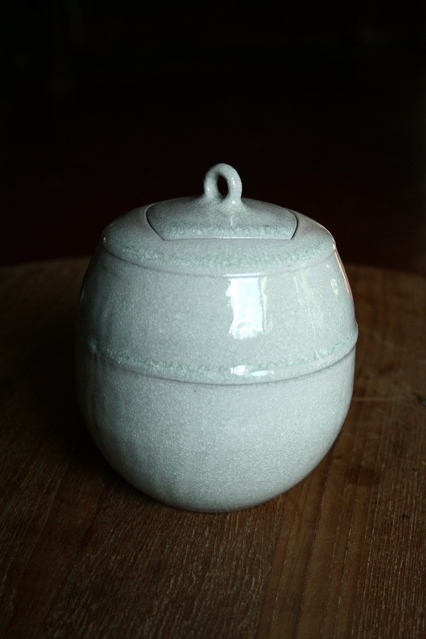 Enclosed form jar