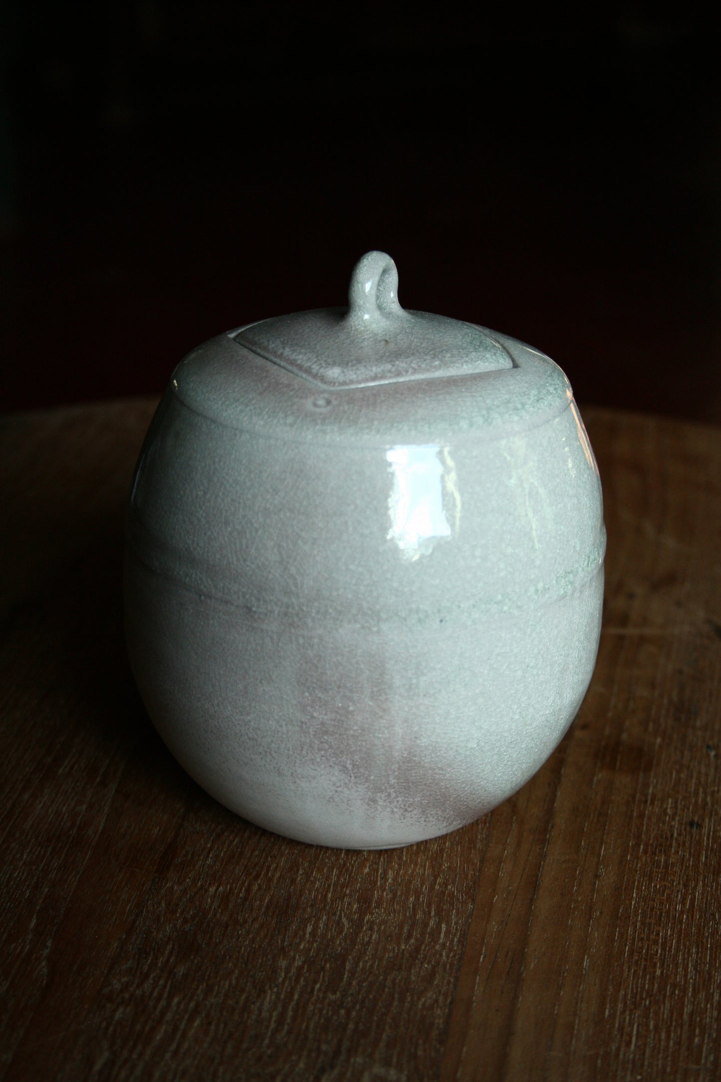 Enclosed form jar