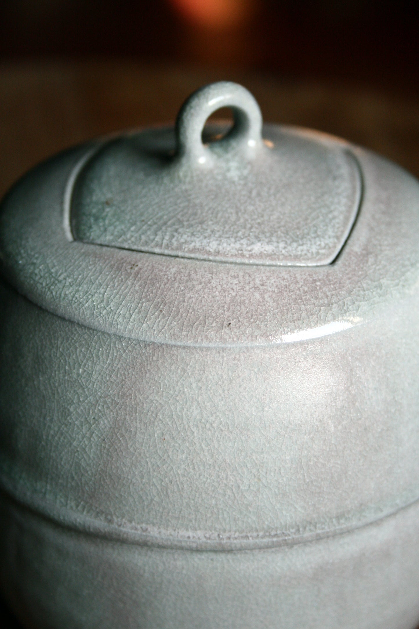 Enclosed form jar