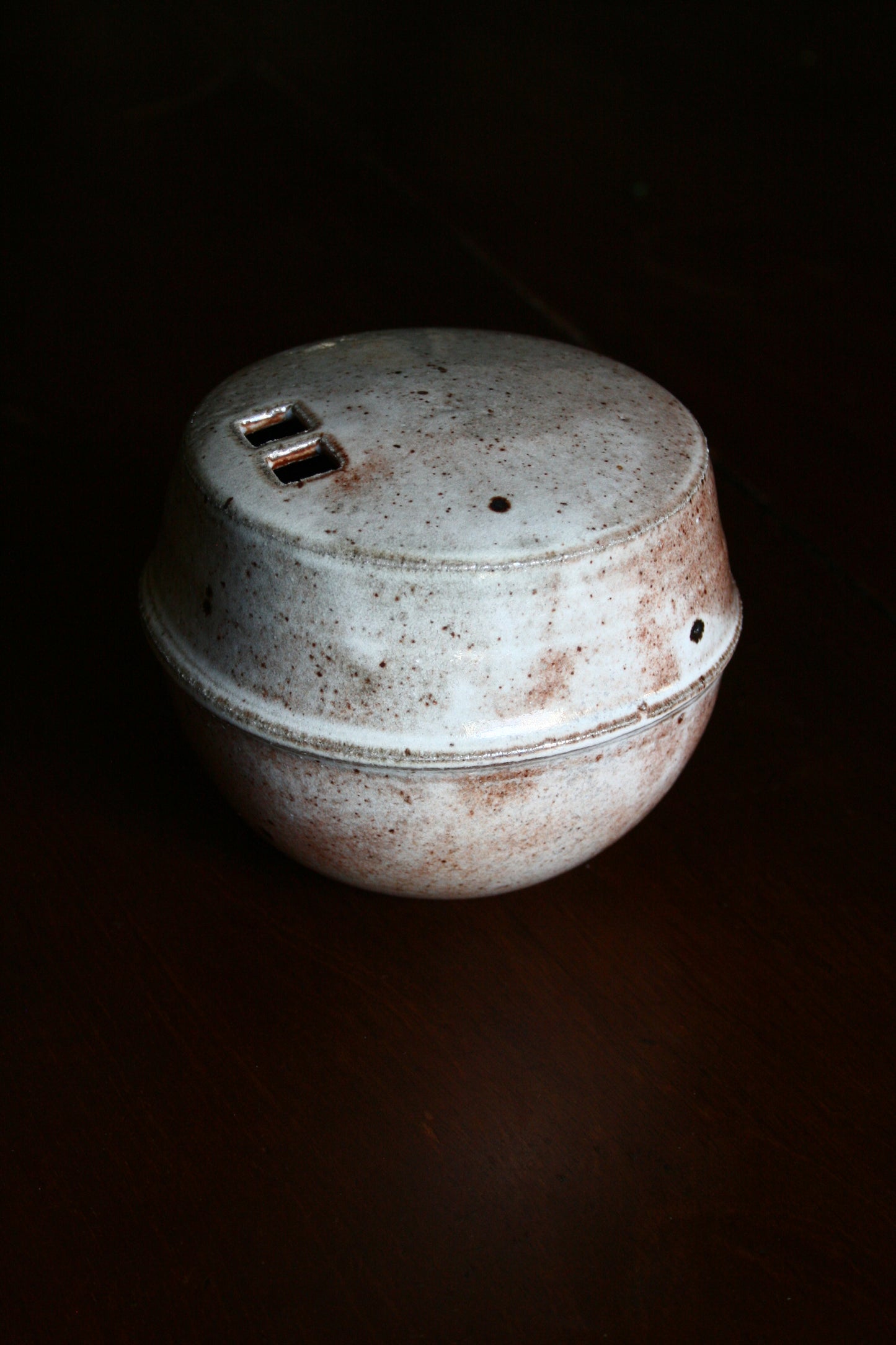 Enclosed form vase with double square opening