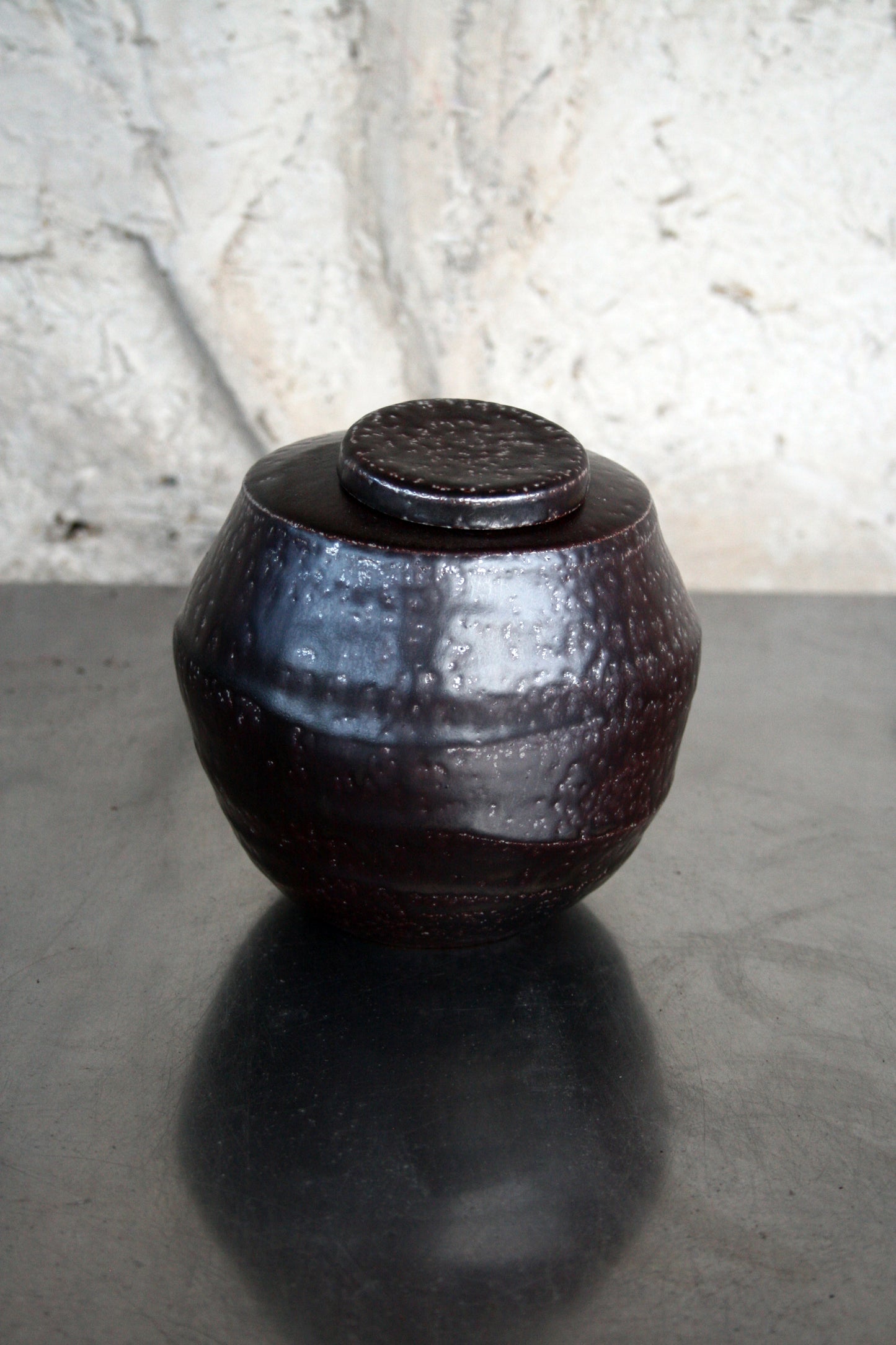 Jar with offset lid in Iron slip
