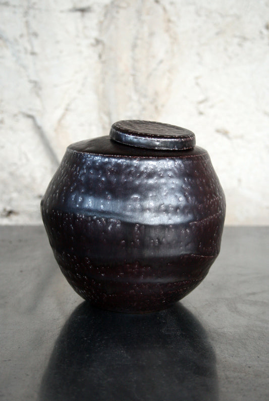 Jar with offset lid in Iron slip