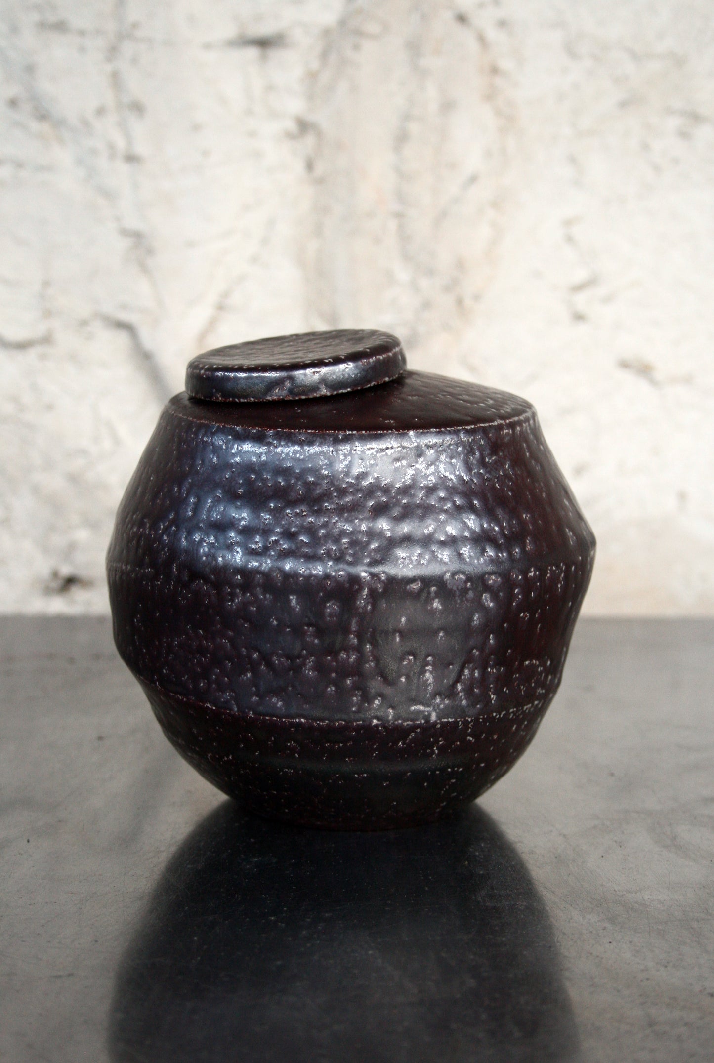 Jar with offset lid in Iron slip