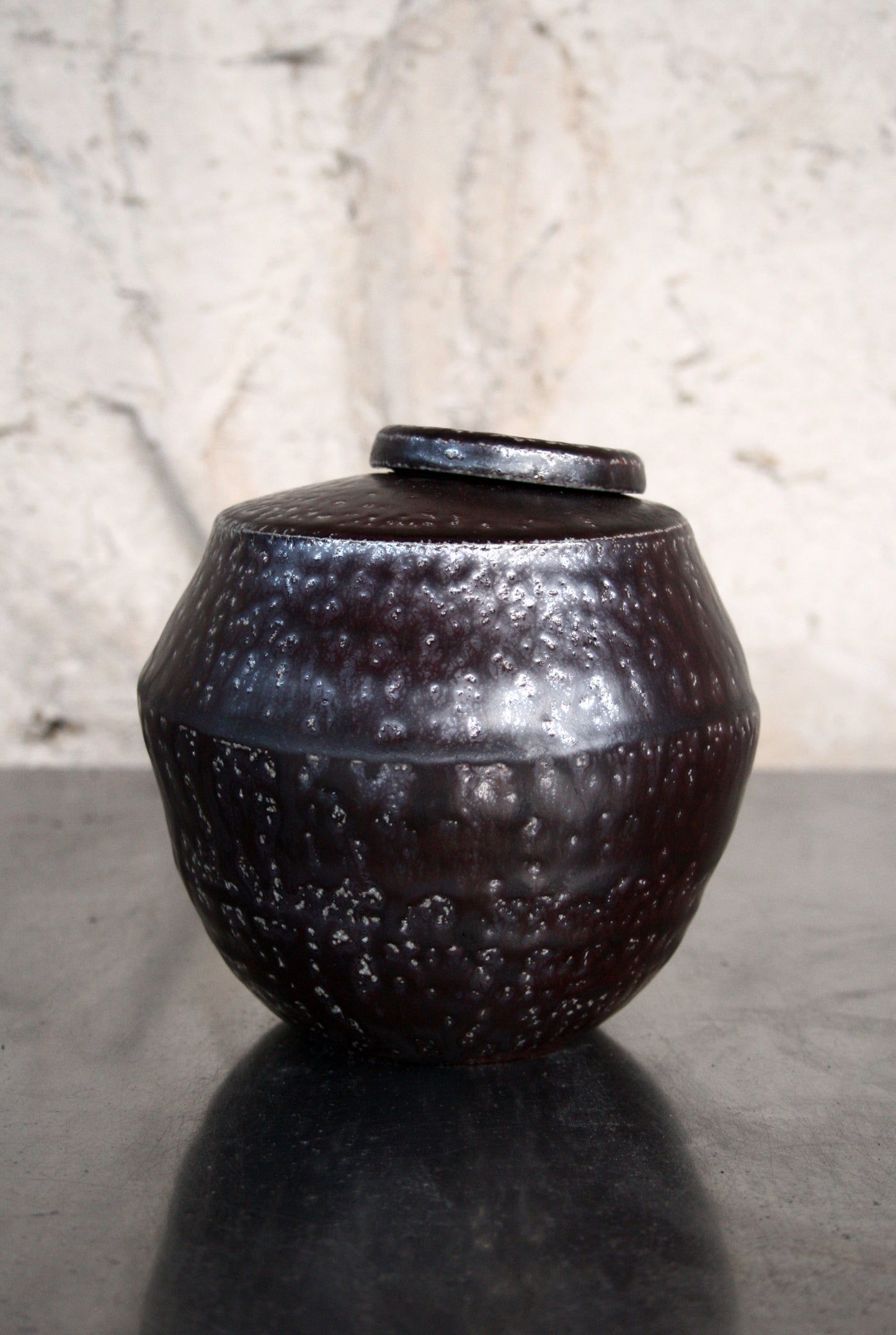 Jar with offset lid in Iron slip