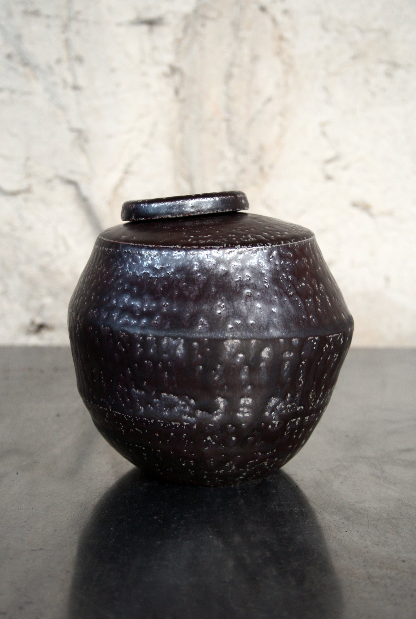 Jar with offset lid in Iron slip
