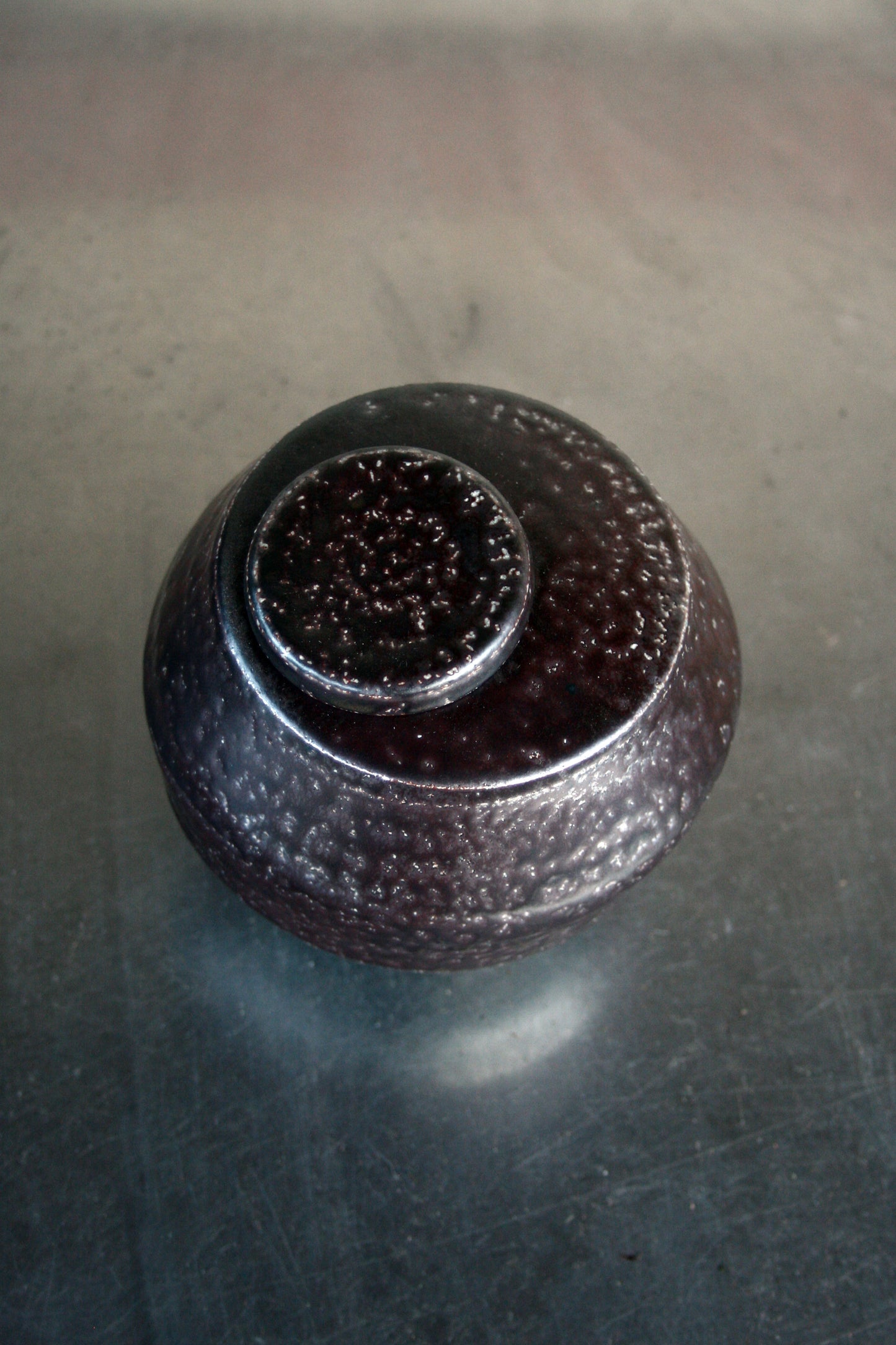 Jar with offset lid in Iron slip