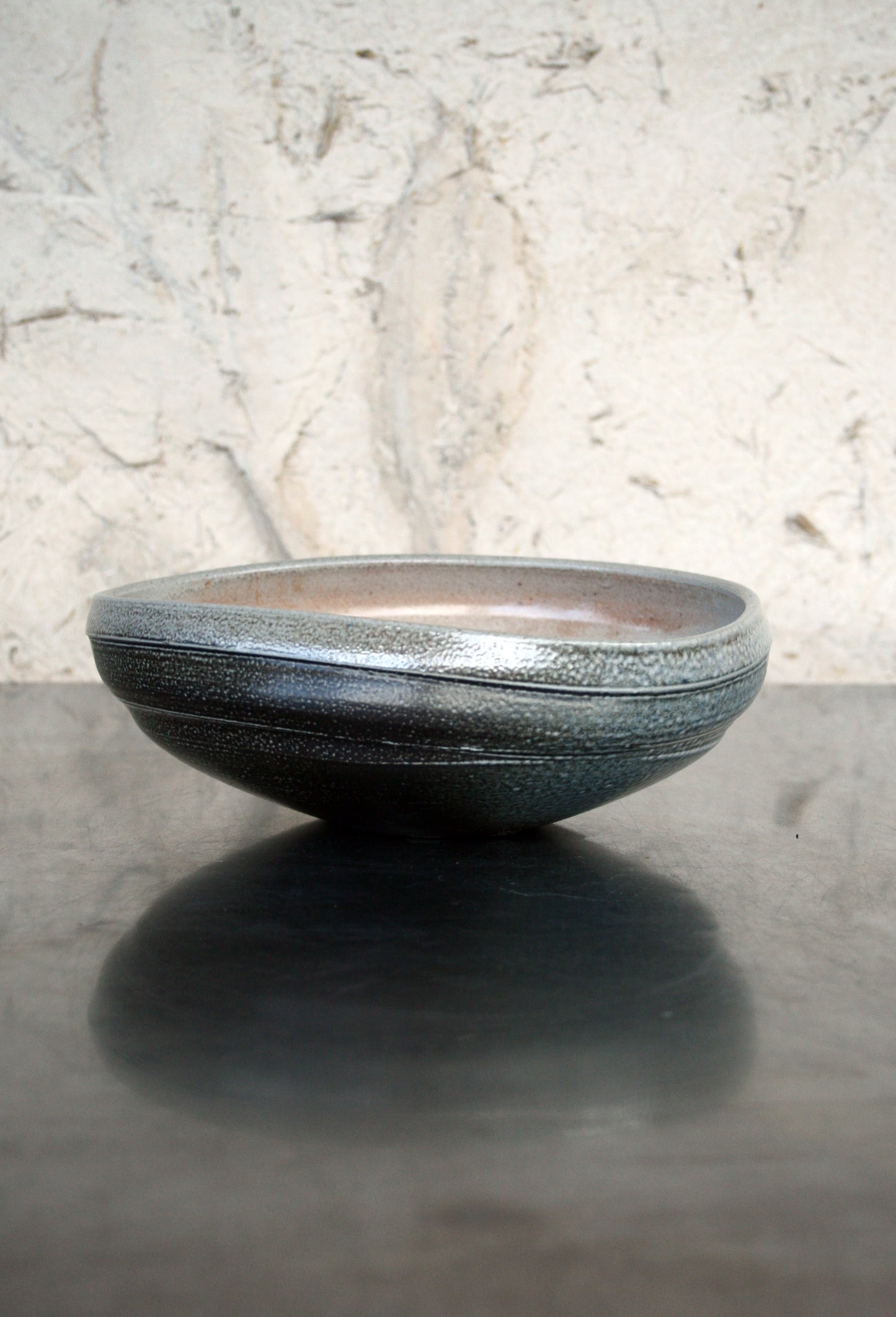 Asymmetric bowl