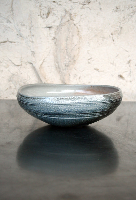 Asymmetric bowl