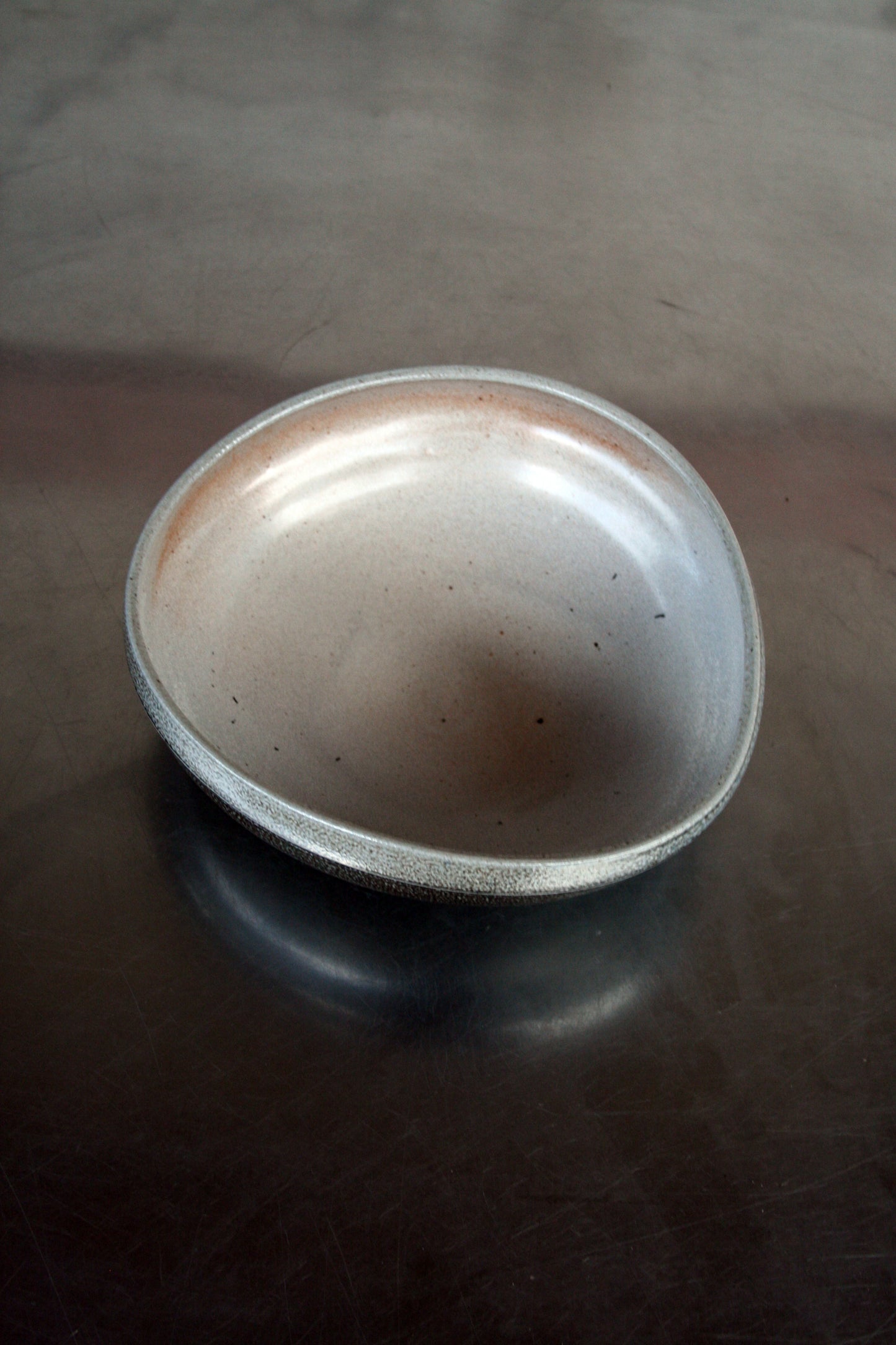 Asymmetric bowl