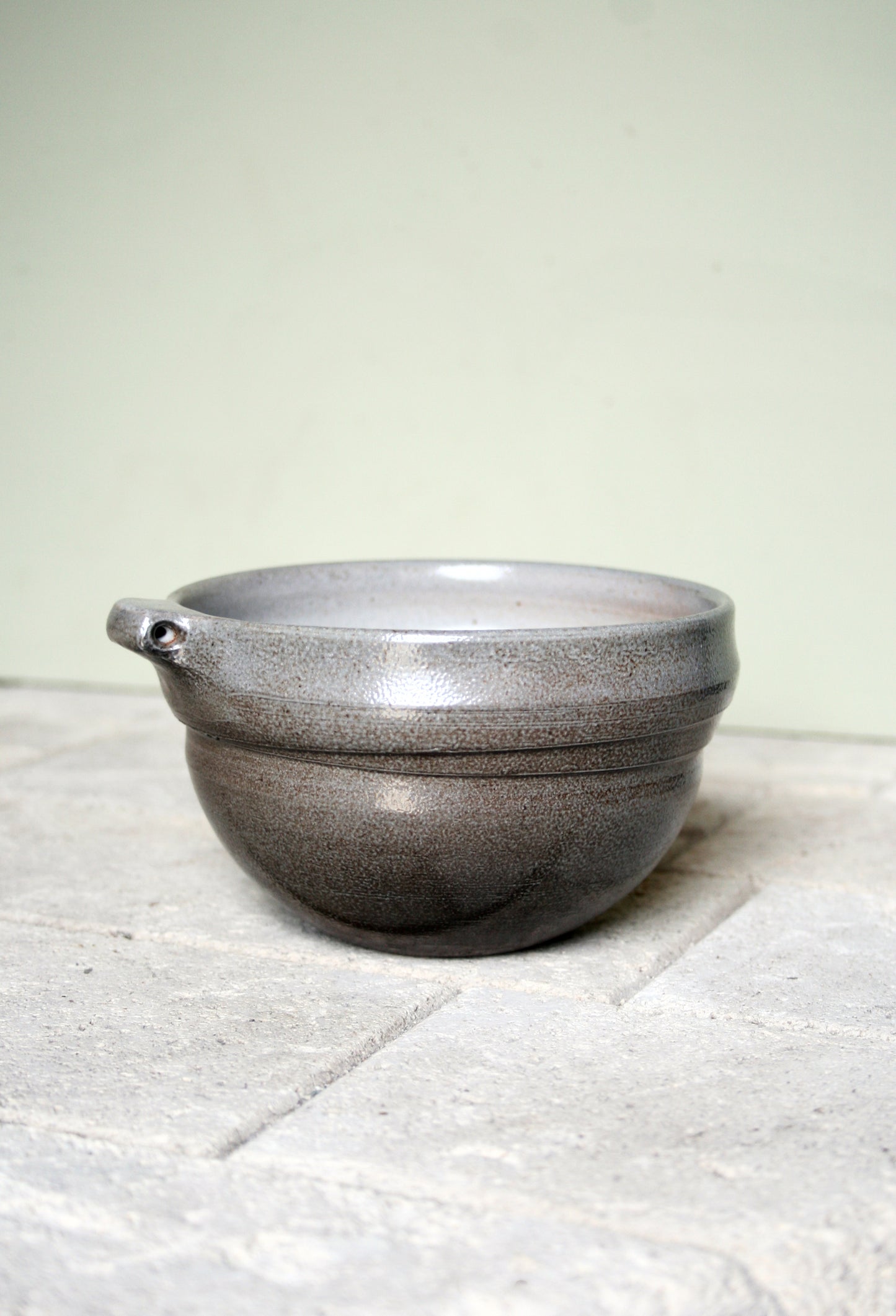 Lugged bowl