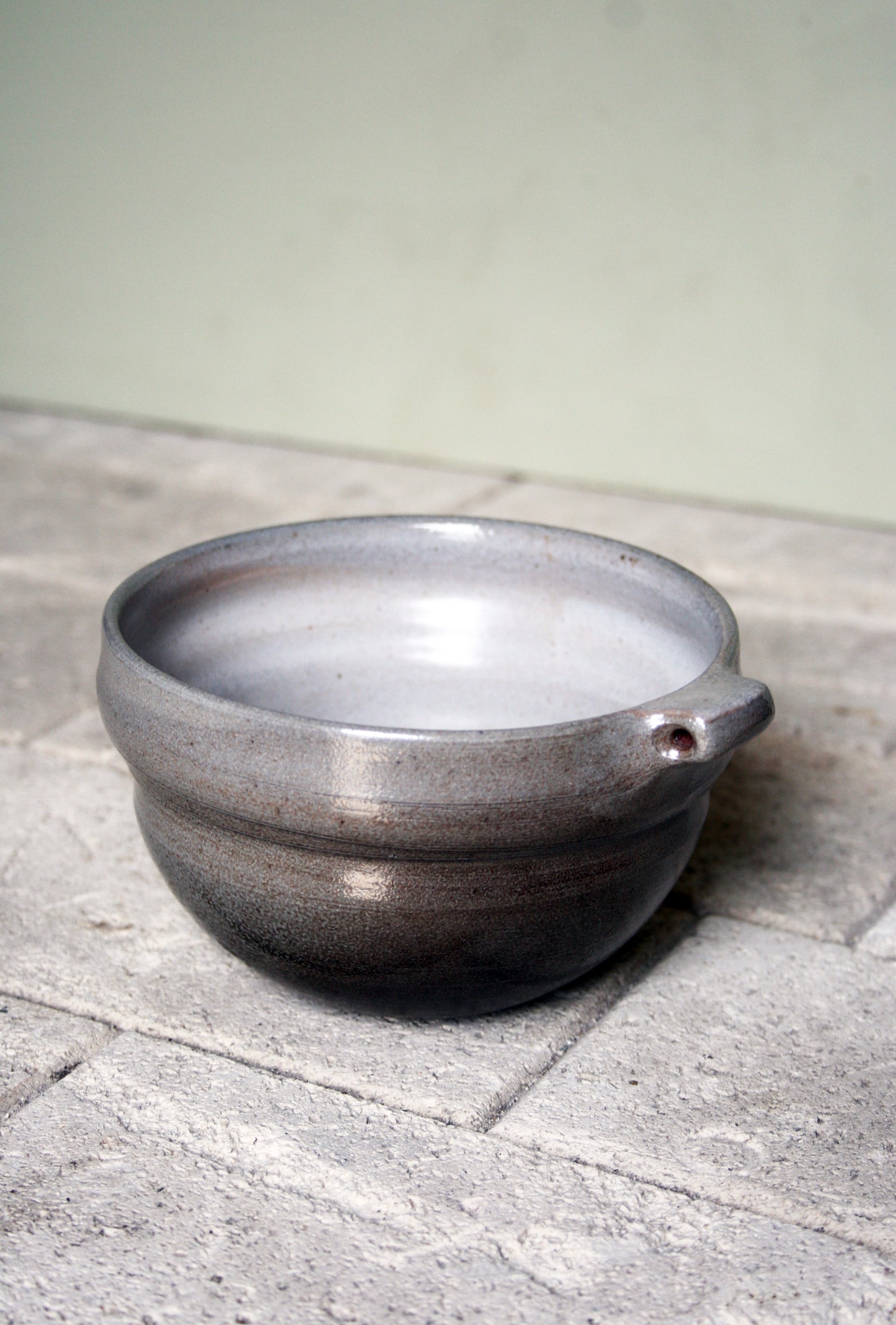 Lugged bowl