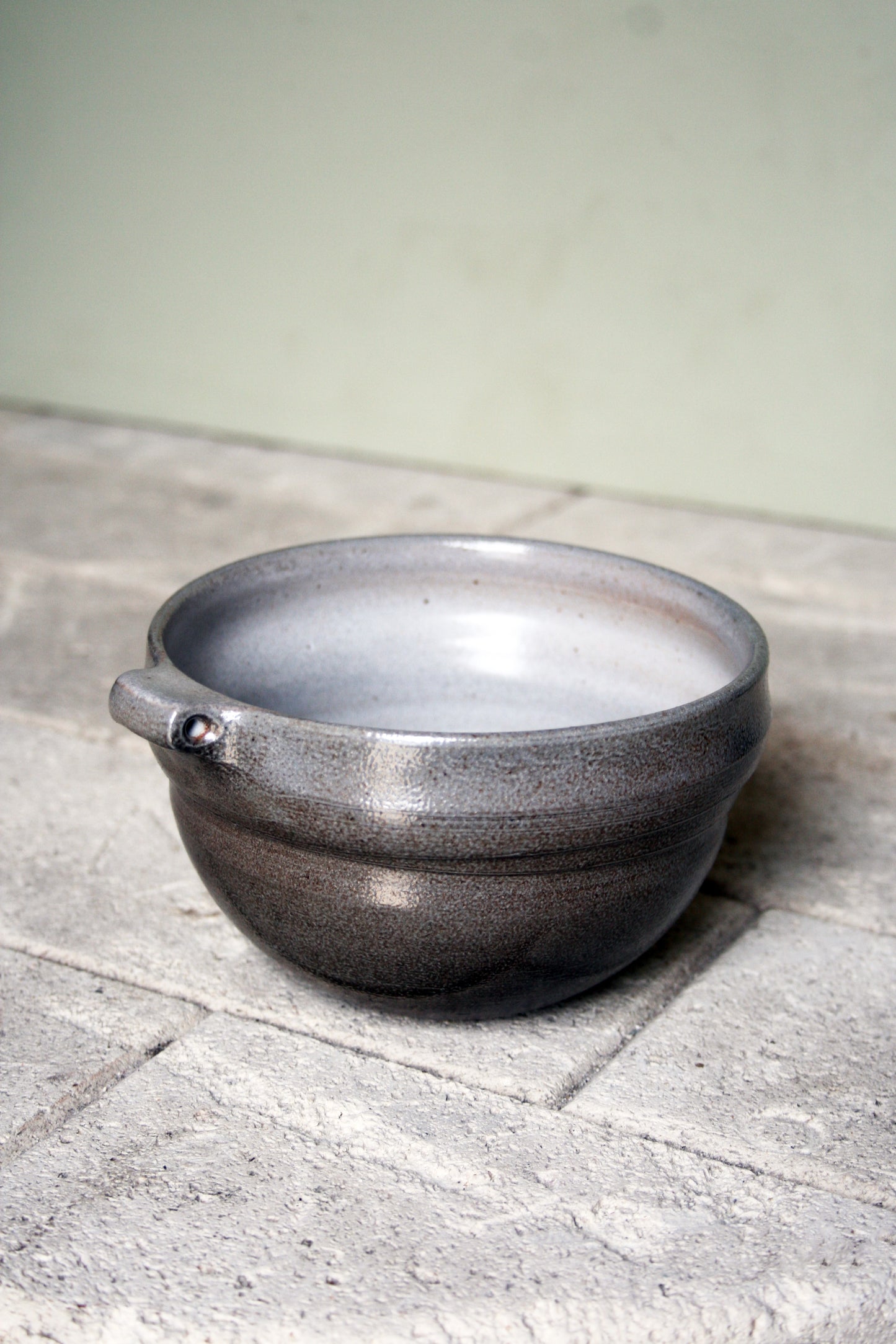 Lugged bowl