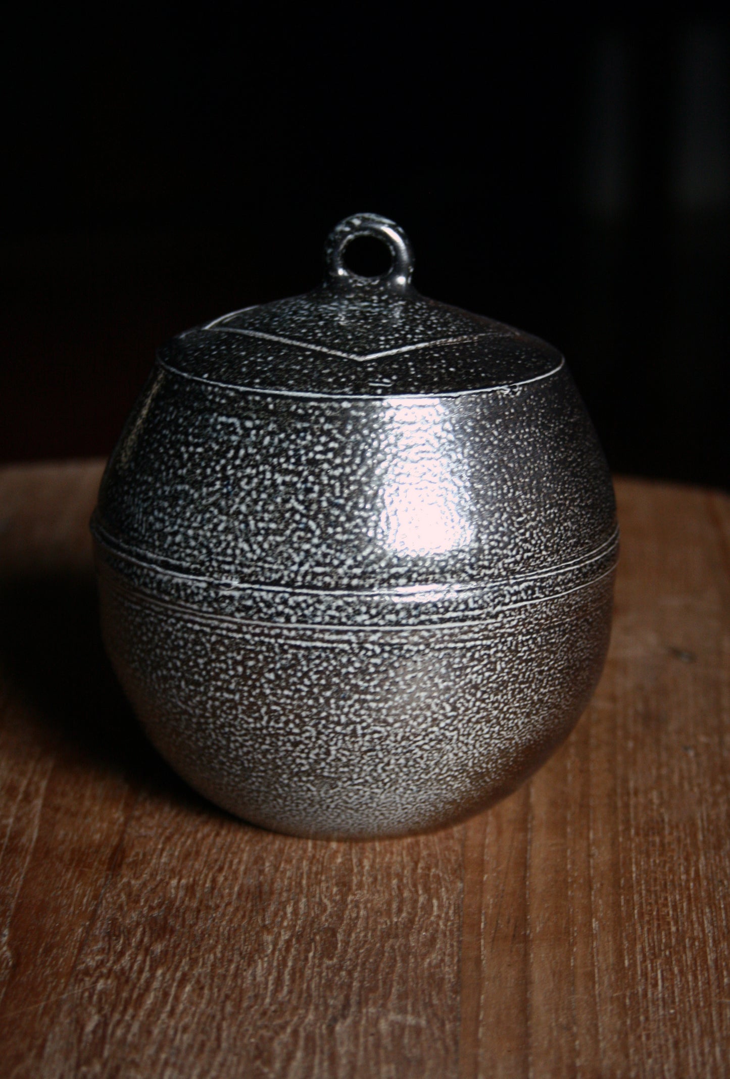 Enclosed form jar