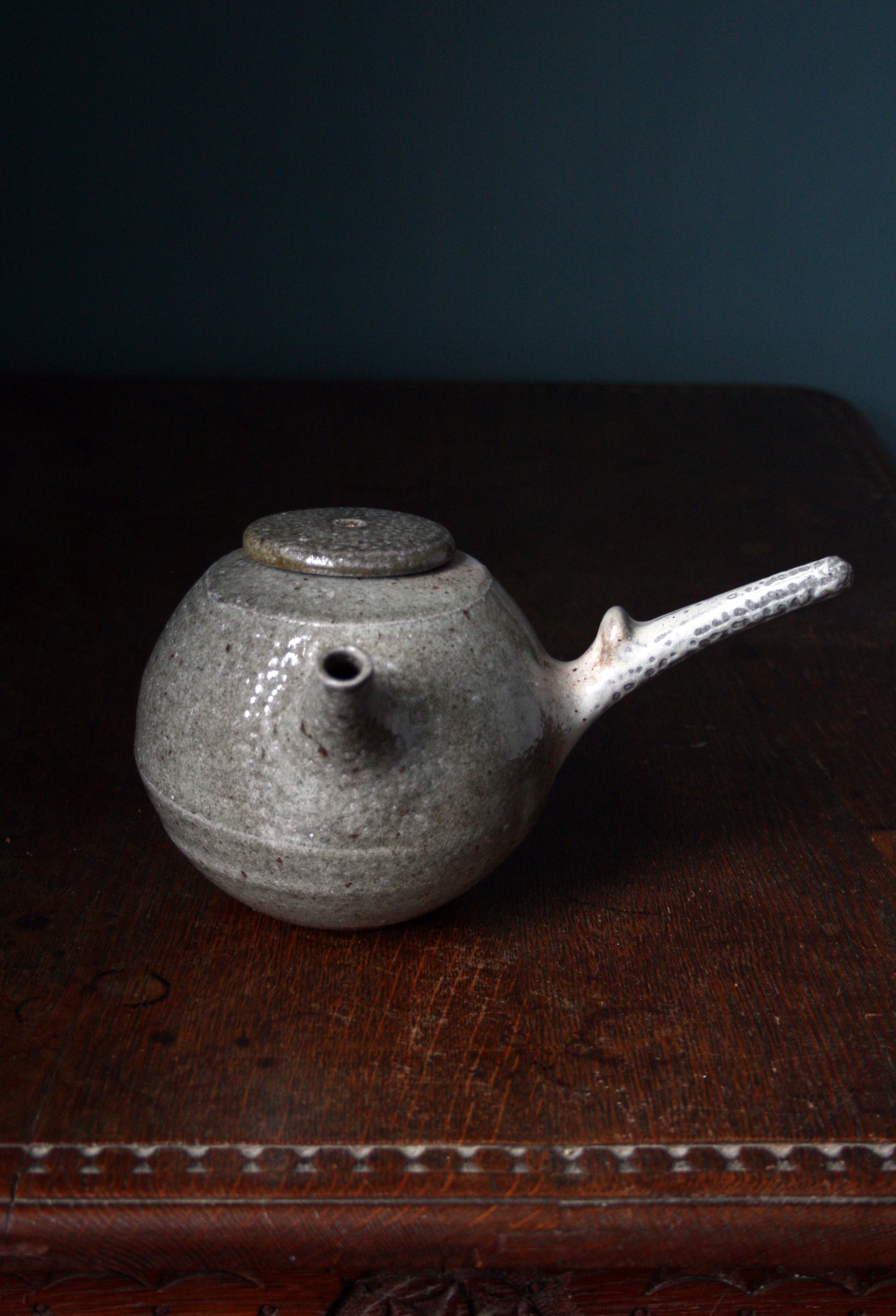 Side handle teapot