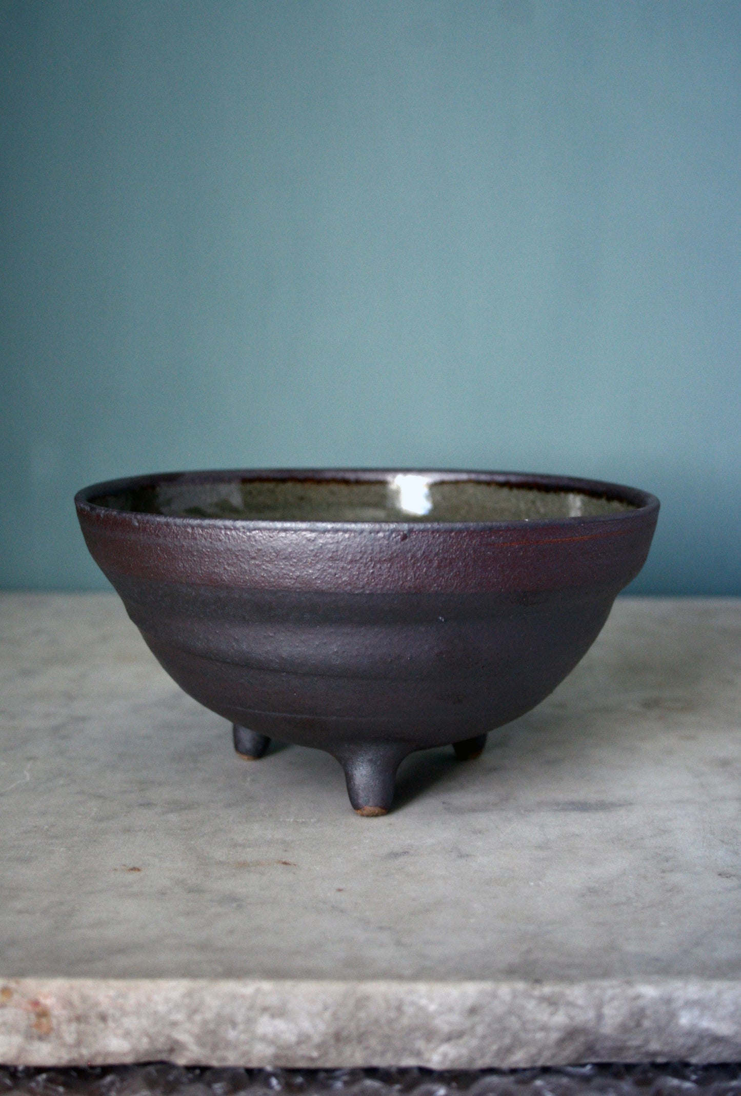 Tripod bowl
