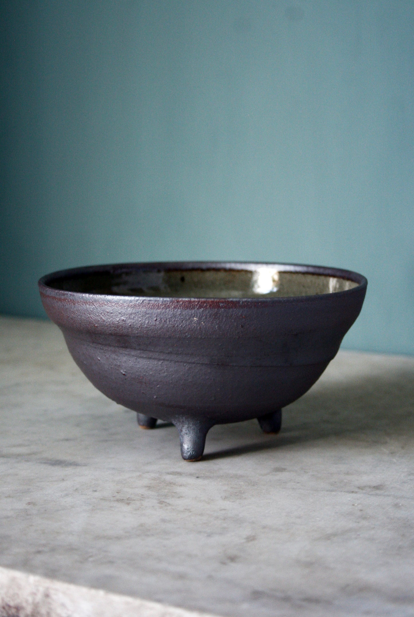Tripod bowl