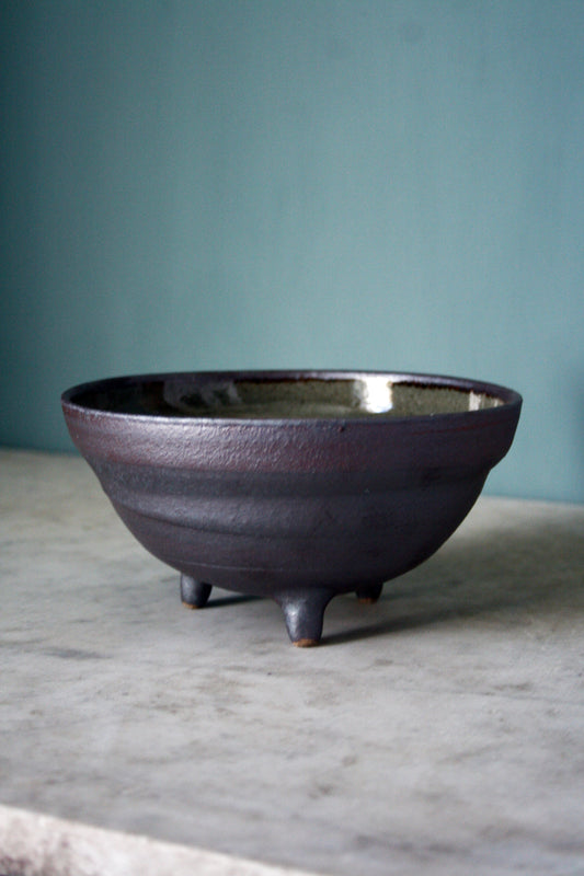 Tripod bowl