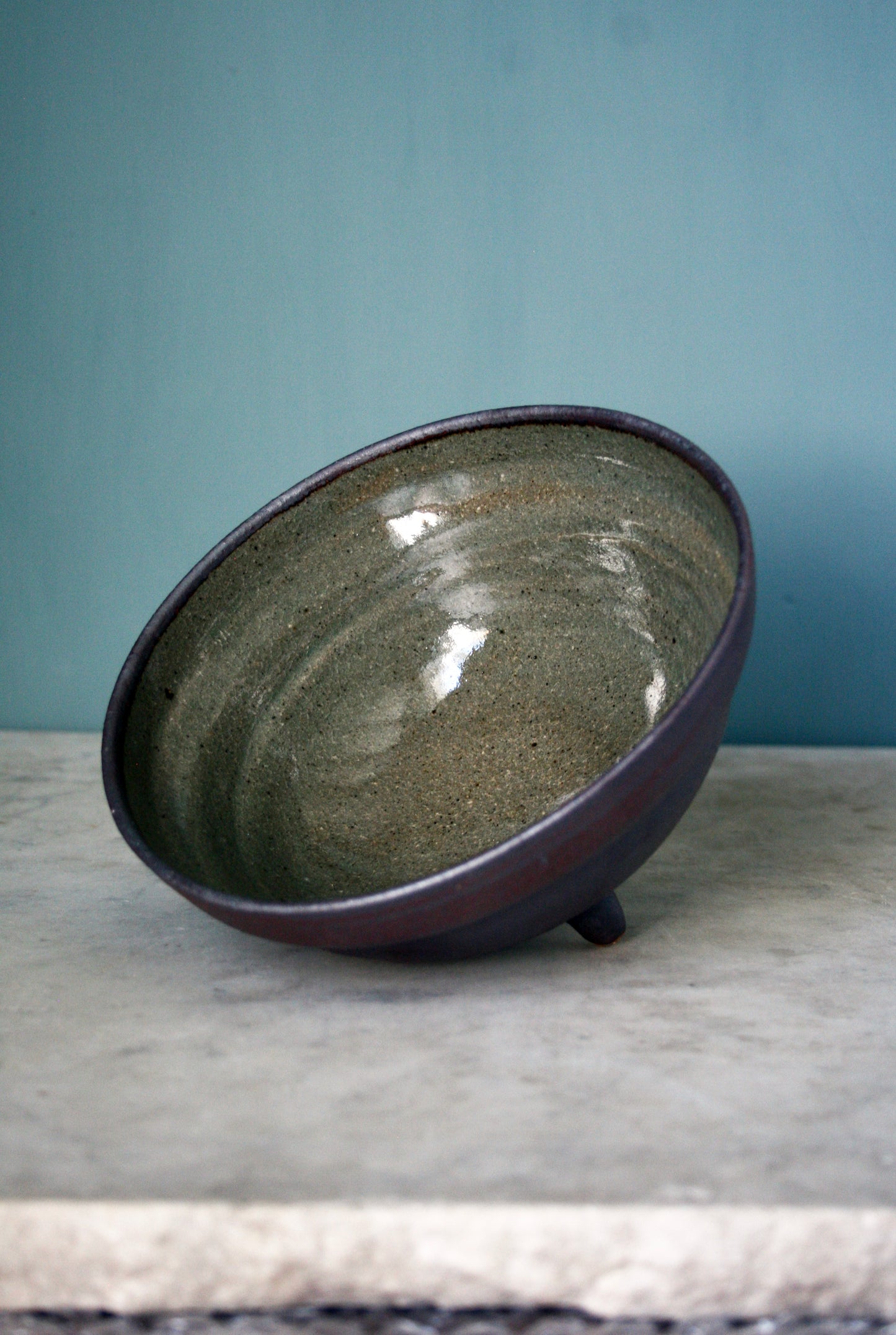 Tripod bowl