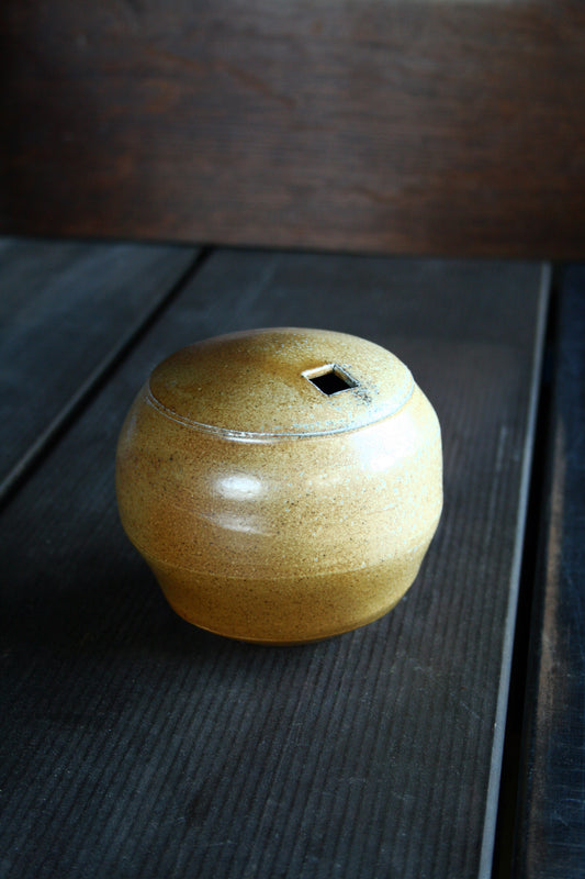 Enclosed form vase